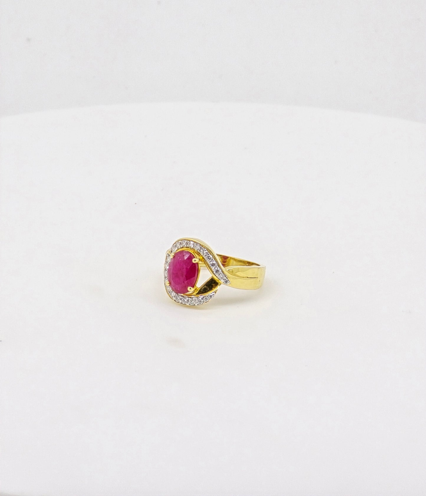 RUBY MOISSANITE RING 18K 0071-MO.1050