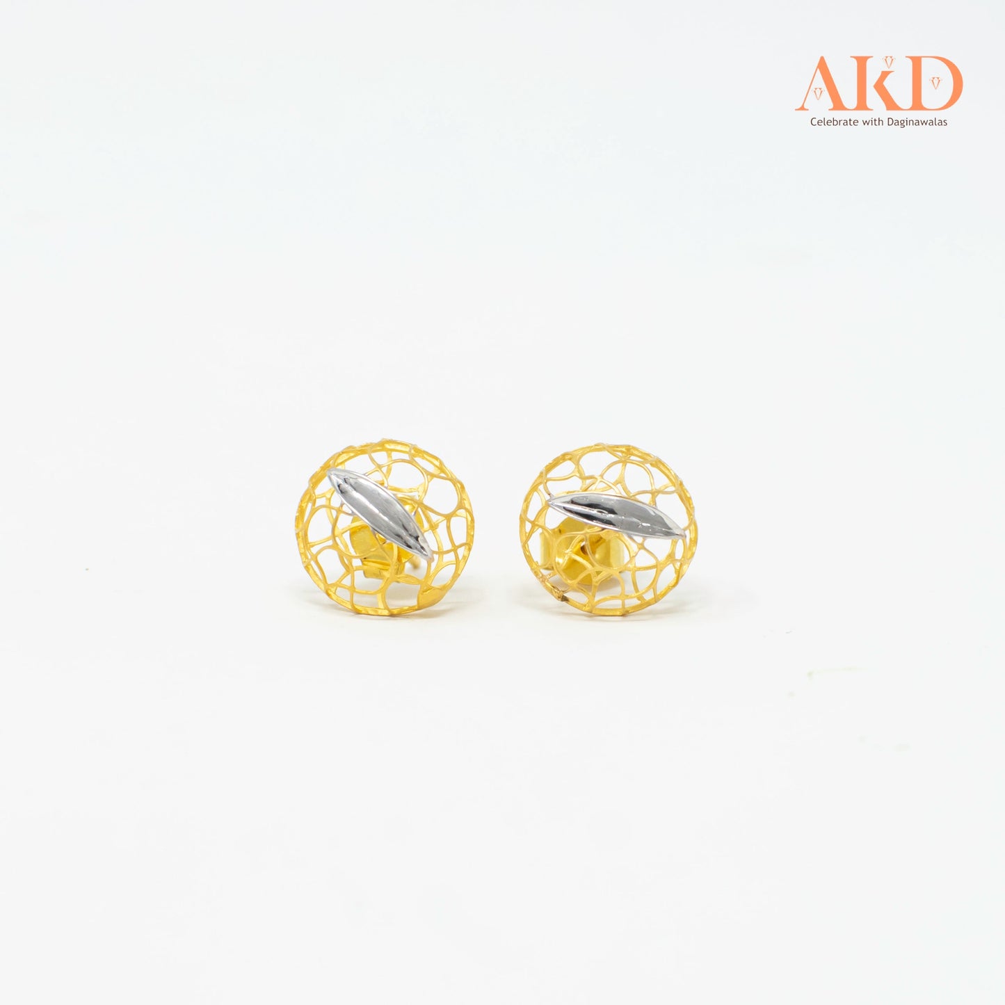 Tops:- Plain Gold 18k