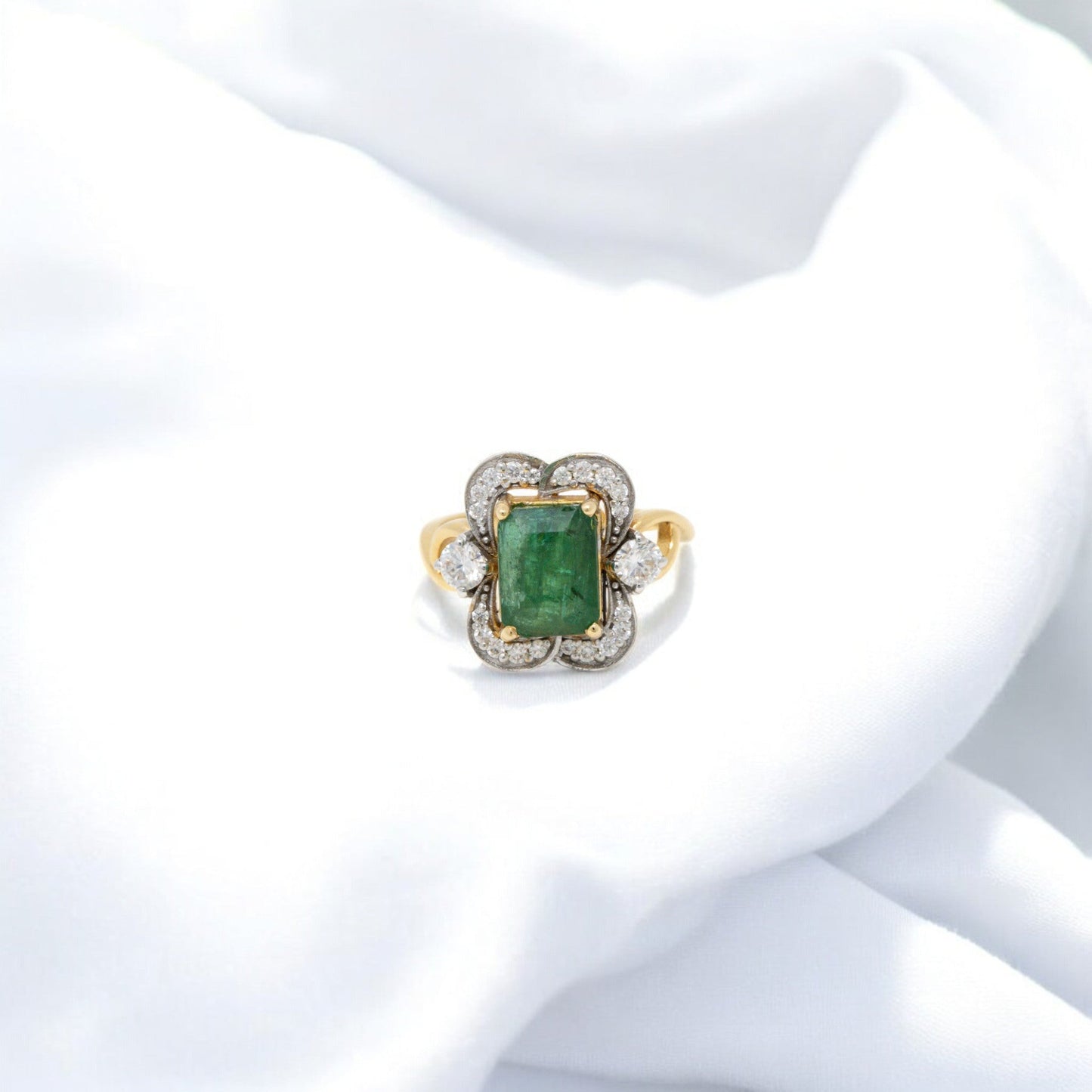 EMERALD MOSSONITE RING 18K MO.42CT-1995