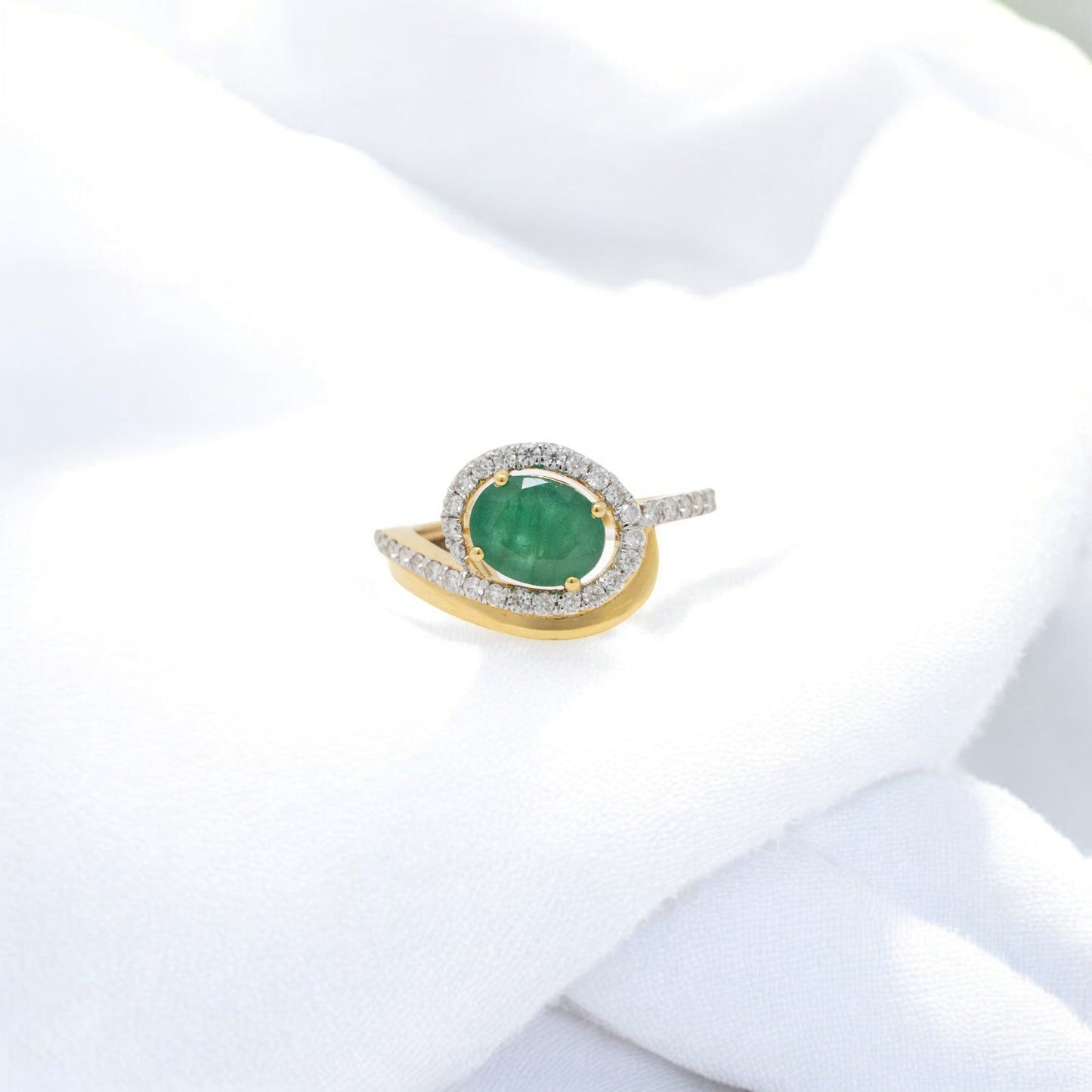 EMERALD MOSSONITE RING 18K 0078-MO.1900