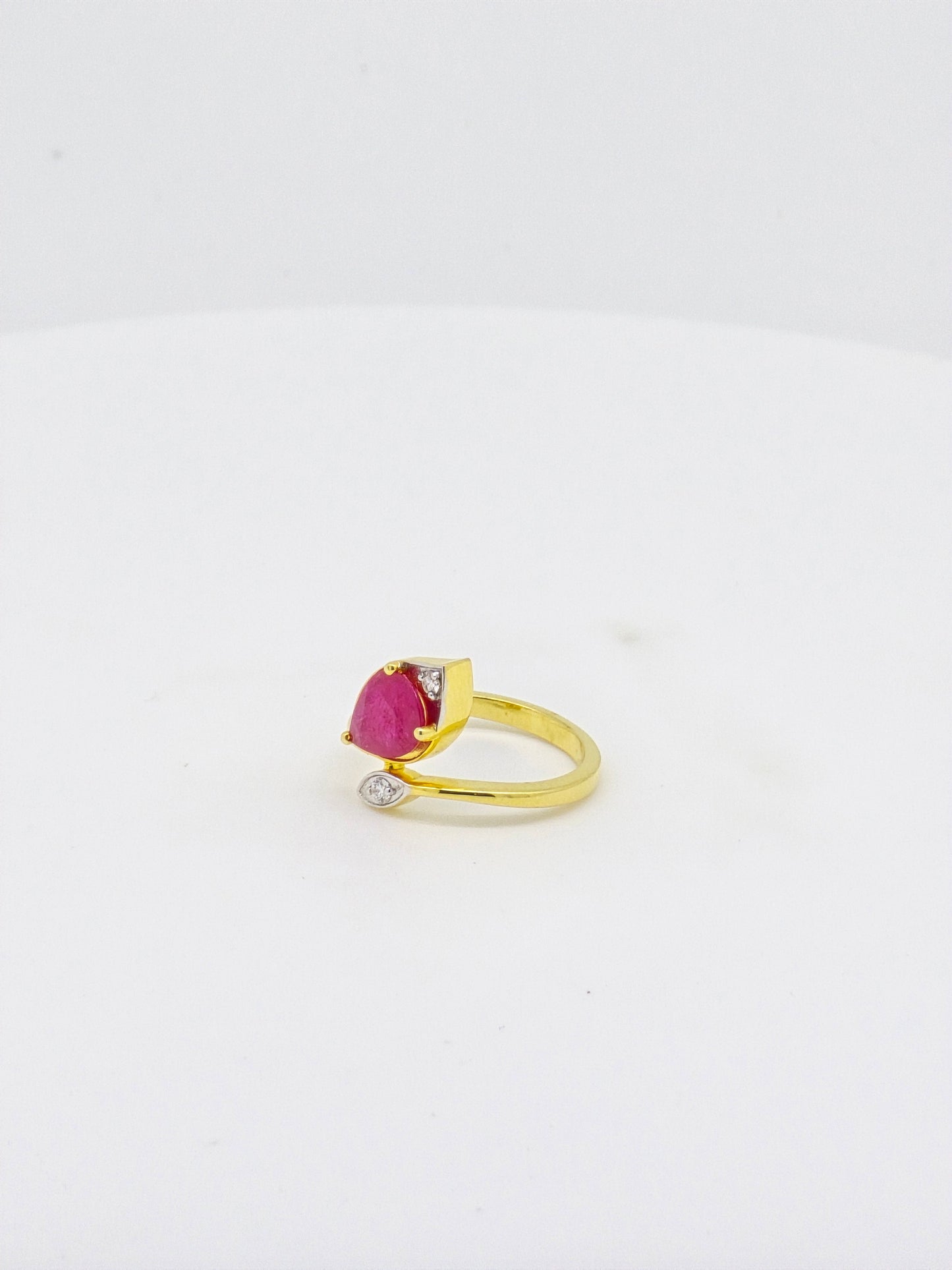 RUBY MOISSANITE  RING 18K MO.13CT-585
