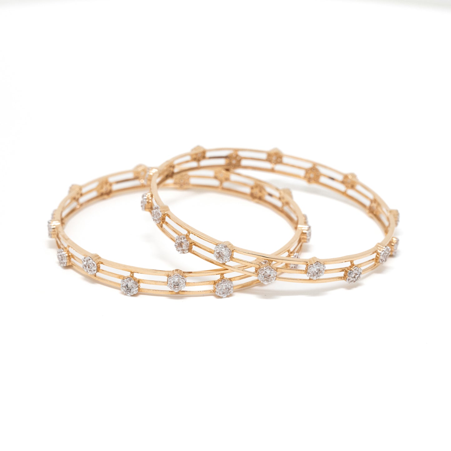 STUDDED BANGLES 18K
